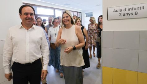 El president de la Generalitat, Juanfran Pérez Llorca, y la consellera de Educación, Mª Carmen Ortí, en una visita reciente a un centro educativo. El president de la Generalitat, Juanfran Pérez Llorca, y la consellera de Educación, Mª Carmen Ortí, en una visita reciente a un centro educativo.