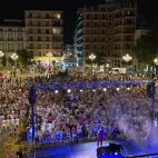 Concierto de Serafín Zubiri en la Plaza de la Virgen de Valencia. Concierto de Serafín Zubiri en la Plaza de la Virgen de Valencia.