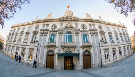 El Supremo obliga a demoler una piscina y varias edificaciones ilegales en suelo protegido de Vilamarxant. El Supremo obliga a demoler una piscina y varias edificaciones ilegales en suelo protegido de Vilamarxant.
