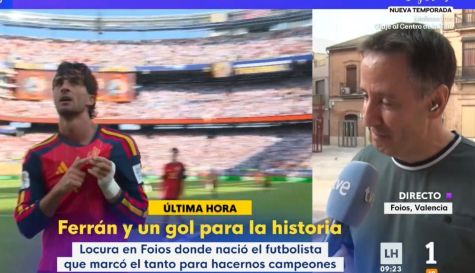 El alcalde de Foios, Sergi Ruiz, celebra el gol de Ferran Torres que dio la victoria a España en el Mundial. El alcalde de Foios, Sergi Ruiz, celebra el gol de Ferran Torres que dio la victoria a España en el Mundial.