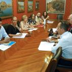 Vista general de la comisión de investigación abierta por el Ayuntamiento de Alicante para investigar las irregularidades en torno a las adjudicaciones de viviendas públicas en la Playa de San Juan. Vista general de la comisión de investigación abierta por el Ayuntamiento de Alicante para investigar las irregularidades en torno a las adjudicaciones de viviendas públicas en la Playa de San Juan.