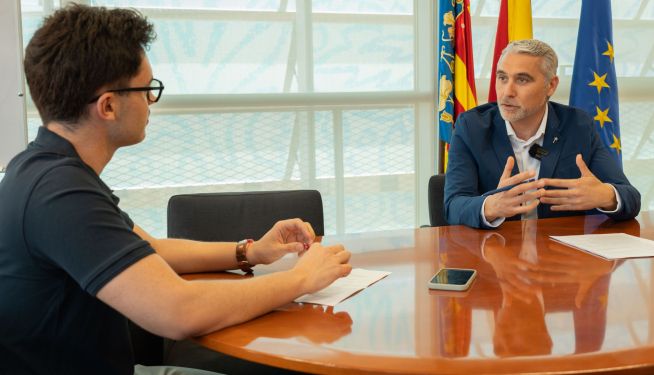 Un instante de la entrevista concedida a El Periódico de Aquí. Un instante de la entrevista concedida a El Periódico de Aquí.