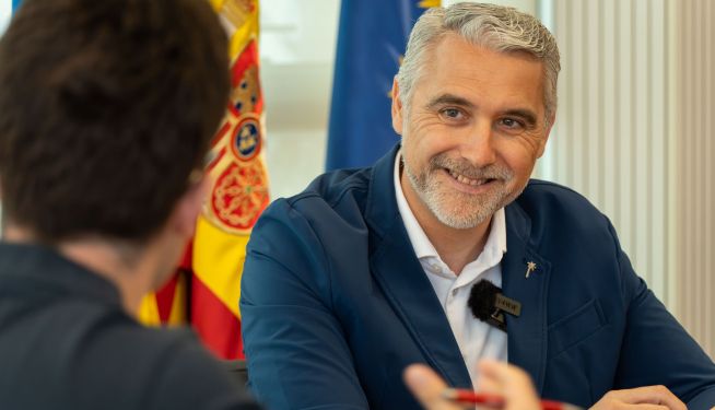 El responsable autonómico durante la entrevista. El responsable autonómico durante la entrevista.