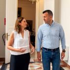 L'alcaldessa de La Llosa de Ranes, Salvi Pardo junt al president de la diputació, Vicent Mompó./ EPDA L'alcaldessa de La Llosa de Ranes, Salvi Pardo junt al president de la diputació, Vicent Mompó./ EPDA