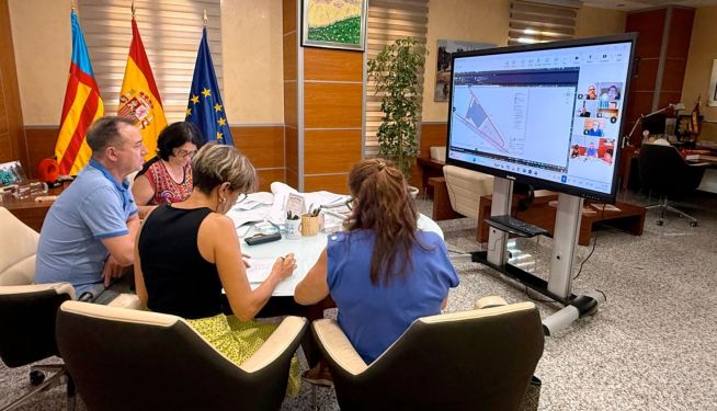 Reunión en el ayuntamiento de Riba-roja de Túria. Reunión en el ayuntamiento de Riba-roja de Túria.