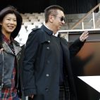 El presidente del Valencia, Peter Lim, y su mujer, a su llegada al estadio de Mestalla antes de un partido de liga en 2015. El presidente del Valencia, Peter Lim, y su mujer, a su llegada al estadio de Mestalla antes de un partido de liga en 2015.