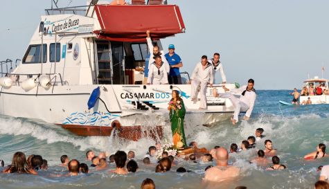 El tradicional desembarco de Santa María Magdalena reúne cada año a vecinos, marineros y visitantes en la playa de Moncofa. El tradicional desembarco de Santa María Magdalena reúne cada año a vecinos, marineros y visitantes en la playa de Moncofa.