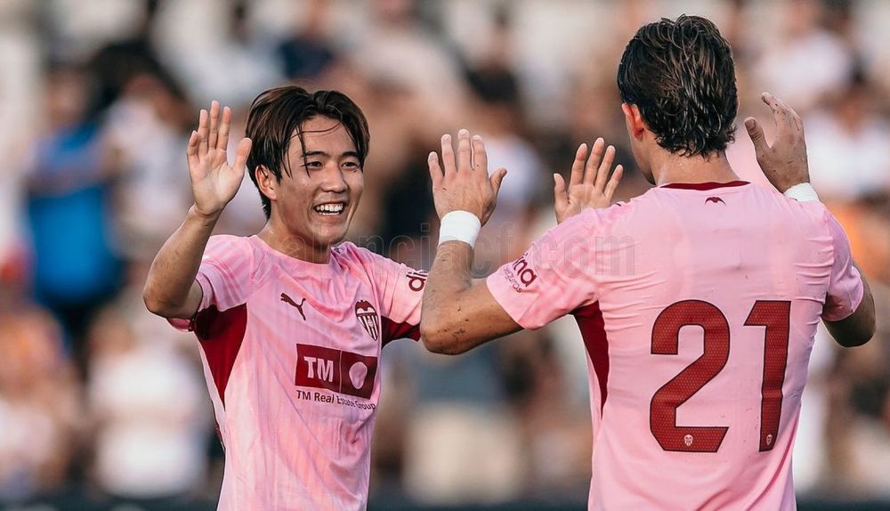 ato i Jesús Vázquez celebren un dels gols del València CF. / À Punt ato i Jesús Vázquez celebren un dels gols del València CF. / À Punt