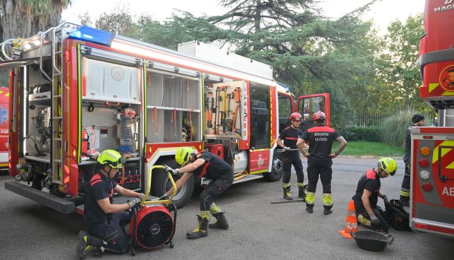 Los bomberos de Valencia parten hacia Madrid para combatir los incendios forestales.