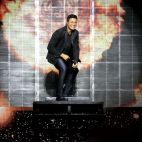 Chayanne durante su concierto ante más de 13.000 personas en el Roig Arena de Valencia.
