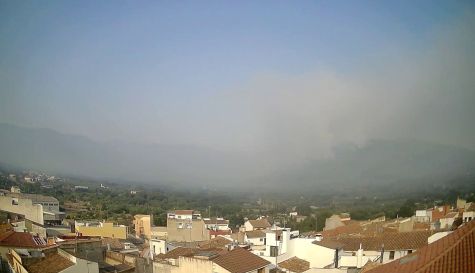 Incendio de la Vall d'Uixó desde la estación meteorológica de Artana.
