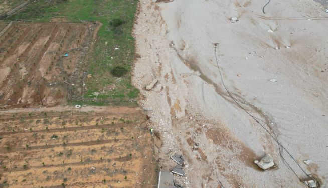 Estado de la antigua CV-383 tras la dana, que arrasó más de 300 metros de carretera y modificó el cauce del barranco. Estado de la antigua CV-383 tras la dana, que arrasó más de 300 metros de carretera y modificó el cauce del barranco.