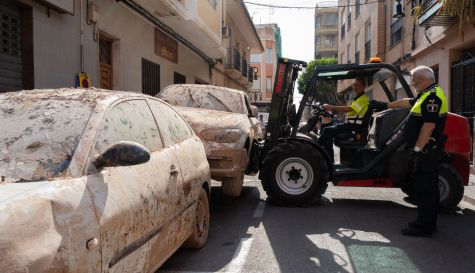 Aldaia treu els últims cotxes atrapats per la dana