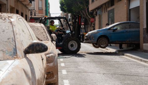 Aldaia treu els últims cotxes atrapats per la dana