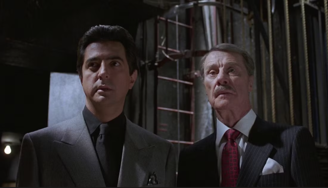 Joe Mantegna y Don Ameche en una escena de ‘Las cosas cambian’, dirigida por David Mamet. Joe Mantegna y Don Ameche en una escena de ‘Las cosas cambian’, dirigida por David Mamet.