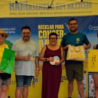 Els educadors ambientals han desenvolupat a la platja de Nules activitats lúdiques i informatives per conscienciar sobre la importància del reciclatge i la protecció del litoral./ EPDA