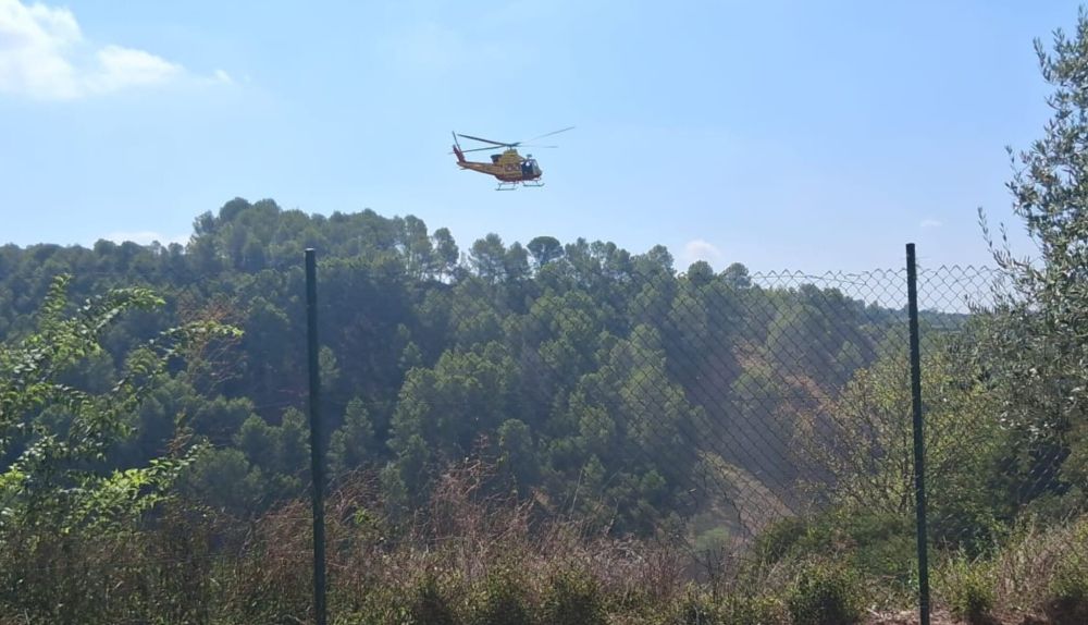 El helicóptero del Consorcio Provincial de Bomberos de Valencia que participó en el rescate de la senderista lesionada en Anna. / El helicóptero del Consorcio Provincial de Bomberos de Valencia que participó en el rescate de la senderista lesionada en Anna. /