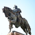 Estatua ecuestre de Jaume I, en la Plaça d'Alfons el Magnànim.