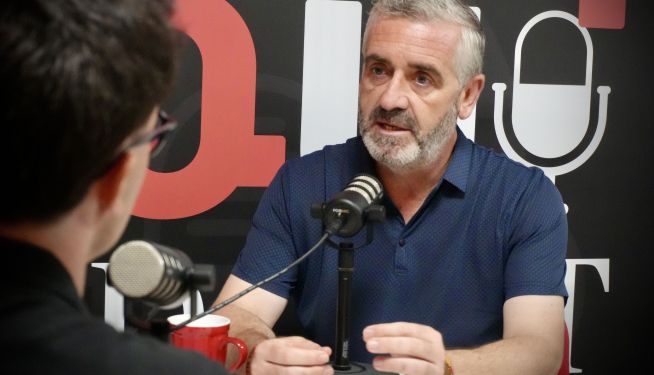 L'alcalde de Benavites, Carlos Gil, durant l'entrevista amb El Periódico de Aquí.