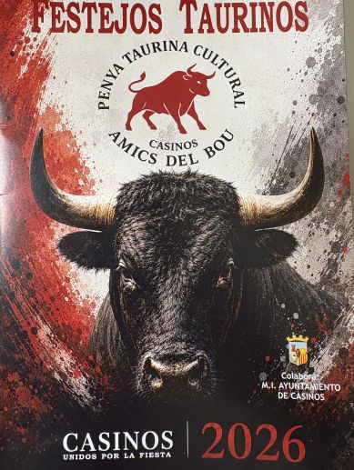 Portada del programa de Festejos Taurinos 2026 de la Penya Taurina Cultural Amics del Bou de Casinos, que celebra su primer aniversario. Portada del programa de Festejos Taurinos 2026 de la Penya Taurina Cultural Amics del Bou de Casinos, que celebra su primer aniversario.
