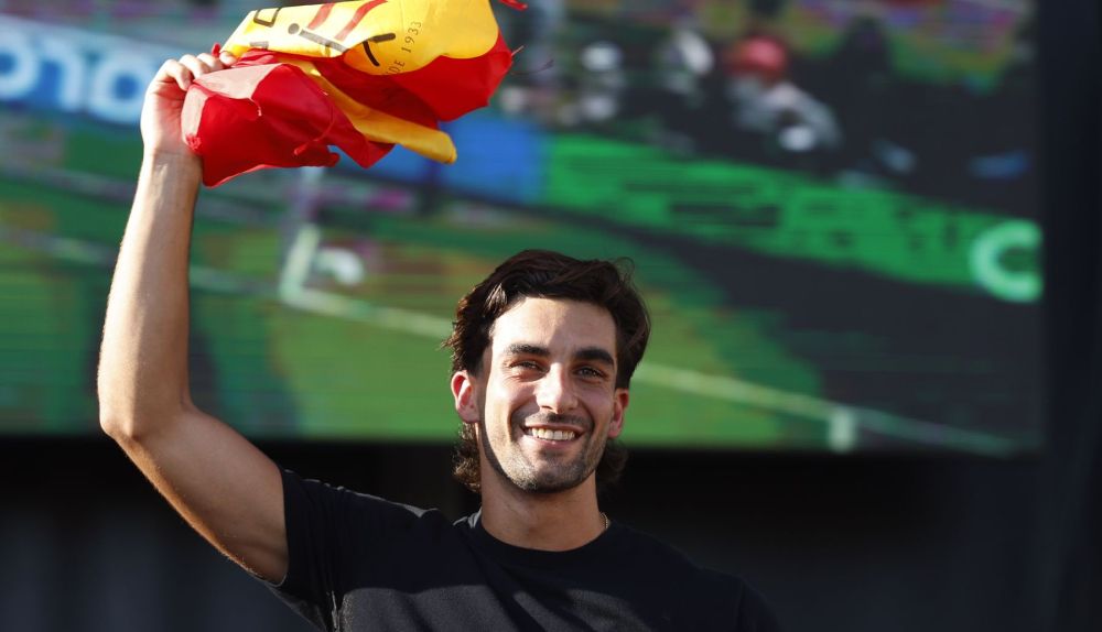 El delantero de la selección española de fútbol Ferrán Torres, durante el homenaje recibido este viernes en su pueblo, Foios. / EFE-Ana Escobar El delantero de la selección española de fútbol Ferrán Torres, durante el homenaje recibido este viernes en su pueblo, Foios. / EFE-Ana Escobar