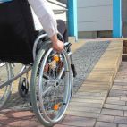 Imagen de archivo de una rampa de acceso adaptada para personas con movilidad reducida. / Generalitat Valenciana