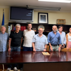 José Díez, junto a alcaldes y representantes municipales de los pueblos afectados por el incendio de la Vall d'Uixó. / EPDA