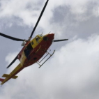El helicóptero de Bomberos de la Diputación de Alicante, durante el operativo de rescate, foto de archivo.