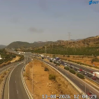 Un accidente provoca 3 kilómetros de retenciones en la A-7 a su paso por Sagunt. Un accidente provoca 3 kilómetros de retenciones en la A-7 a su paso por Sagunt.
