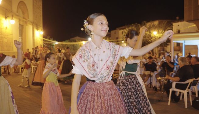 El ball en la plaça de La Torre d'En Doménec./ À Punt El ball en la plaça de La Torre d'En Doménec./ À Punt