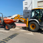 Maquinària treballant en les obres de millora al Parral d'Agullent. / EPDA