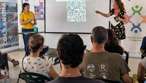 Representantes de Vaersa, la Mancomunidad del Alto Palancia y entidades ambientales durante la jornada sobre prevención de incendios forestales celebrada en Bejís.