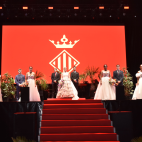Moment de l'acte d'inauguració de la Fira d'Agost 2026, amb la reina i la Cort d'Honor sobre l'escenari del Camp Murta. Moment de l'acte d'inauguració de la Fira d'Agost 2026, amb la reina i la Cort d'Honor sobre l'escenari del Camp Murta.