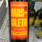 Botella de vino tinto 'Mascletà' en Japón.