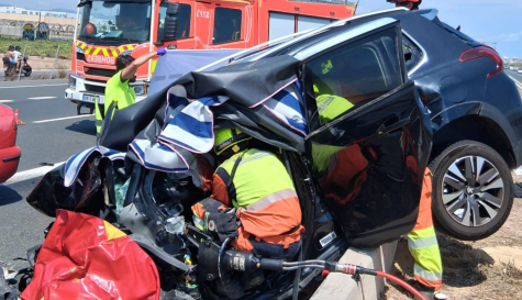 Imagen del accidente facilitada por el Consorcio Provincial de Bomberos de Valencia. Imagen del accidente facilitada por el Consorcio Provincial de Bomberos de Valencia.