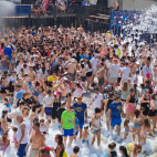 Imagen de archivo de la fiesta de la espuma de las fiestas patronales de Nules. / EPDA