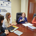 Reunión de representantes del Ayuntamiento de Burriana con el Pacte Ceràmic para abordar el balance del servicio de Orientación Laboral.