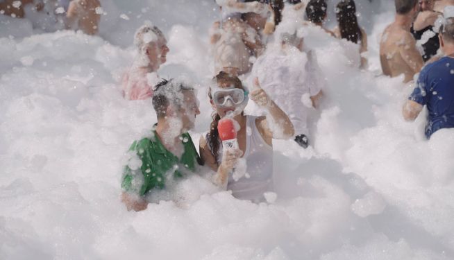 Festa de l'espuma a les Useres. Festa de l'espuma a les Useres.