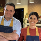 El xef Jordi Morera i la nutricionista Ana Sirvent, presentadors de La Cuina de Morera, el programa d'À Punt guardonat amb el II Premi FesTVal FORTA.
