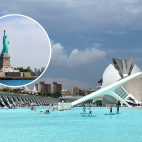 La Ciudad de las Artes y las Ciencias y la Estatua de la Libertad, símbolos del restablecimiento del vuelo directo Nueva York Valencia. La Ciudad de las Artes y las Ciencias y la Estatua de la Libertad, símbolos del restablecimiento del vuelo directo Nueva York Valencia.