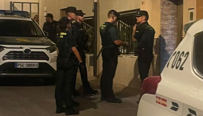 Agentes de la Guardia para evitar que el enfrentamiento pasara a a mayores. Agentes de la Guardia para evitar que el enfrentamiento pasara a a mayores.