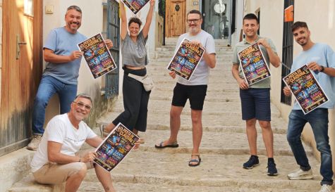 Els organitzadors de Benissa en Curt presenten el cartell de la festa de clausura del festival.
