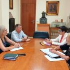 La concejal de Servicios Sociales, Isabel Monfort, durante una reunión de trabajo sobre las subvenciones destinadas a las entidades sociales de Burriana. La concejal de Servicios Sociales, Isabel Monfort, durante una reunión de trabajo sobre las subvenciones destinadas a las entidades sociales de Burriana.