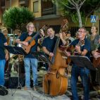 El grup Vora Sèquia durant la tradicional Nit de Ronda de les festes patronals de Nules.
