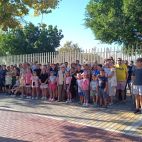 Los niños y niñas ucranianos del programa Vacaciones en Paz, junto a familias de acogida y voluntarias, antes de su regreso a Ucrania. / Fundación Juntos por la Vida