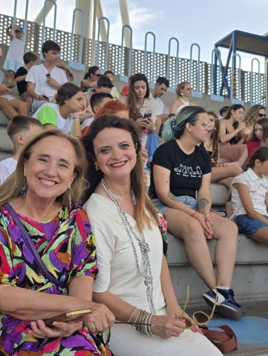 Voluntarias del programa Vacaciones en Paz, junto a los menores ucranianos, durante la visita al Oceanogràfic de Valencia. Voluntarias del programa Vacaciones en Paz, junto a los menores ucranianos, durante la visita al Oceanogràfic de Valencia.