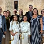 El xiquet i la xiqueta elegits amb l'alcalde d'Alaquàs, Toni Saura, i representants institucionals.