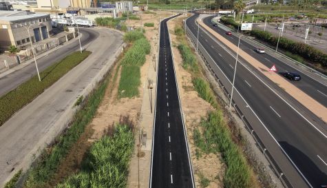 Carril bici que enllaça directament Massalfassar amb el polígon industrial Mediterráneo, la passarel·la sobre la V-21 i el front marítim.