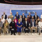 Foto de família a la presentació de la nova programació d'À Punt Ràdio. Foto de família a la presentació de la nova programació d'À Punt Ràdio.