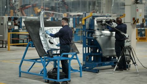 Dos operarios en la factoría de Ford en Almussafes. / EFE-Biel Aliño-Archivo Dos operarios en la factoría de Ford en Almussafes. / EFE-Biel Aliño-Archivo